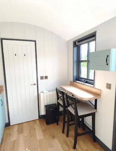 Shepherd's Hut In Nature Ньютаун-Маунт-Кеннеди